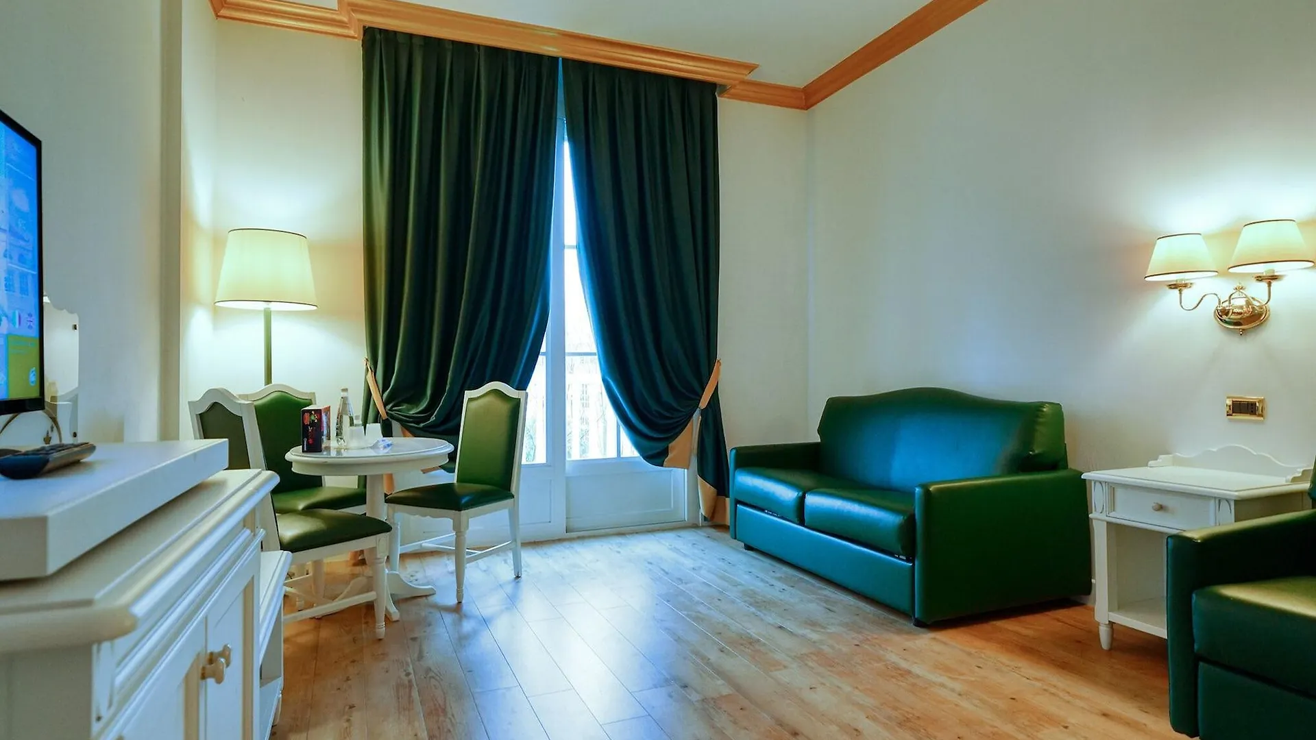 Gardaland Hotel 카스텔누보델가다
